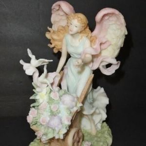 Vintage Seraphim Angel Danielle "Messenger of Love" figurine